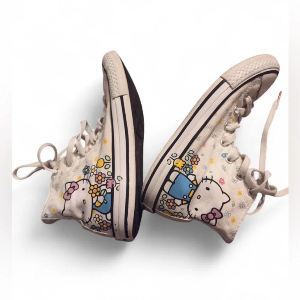 Converse x Hello Kitty Chuck Taylor‎ High Top Sneakers Kids Size 3 Floral